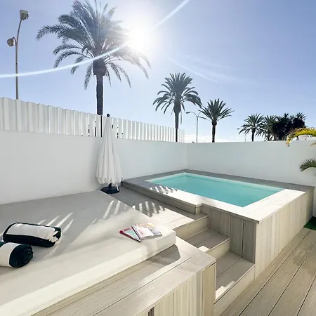 Porto Mare 42 With Heated Pool On The Front Line By Canaryscape Willa