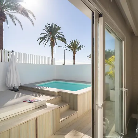 Willa Porto Mare 42 With Heated Pool On The Front Line By Canaryscape *