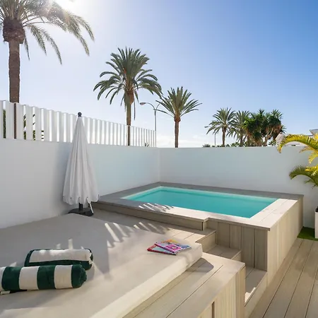 Willa Porto Mare 42 With Heated Pool On The Front Line By Canaryscape *